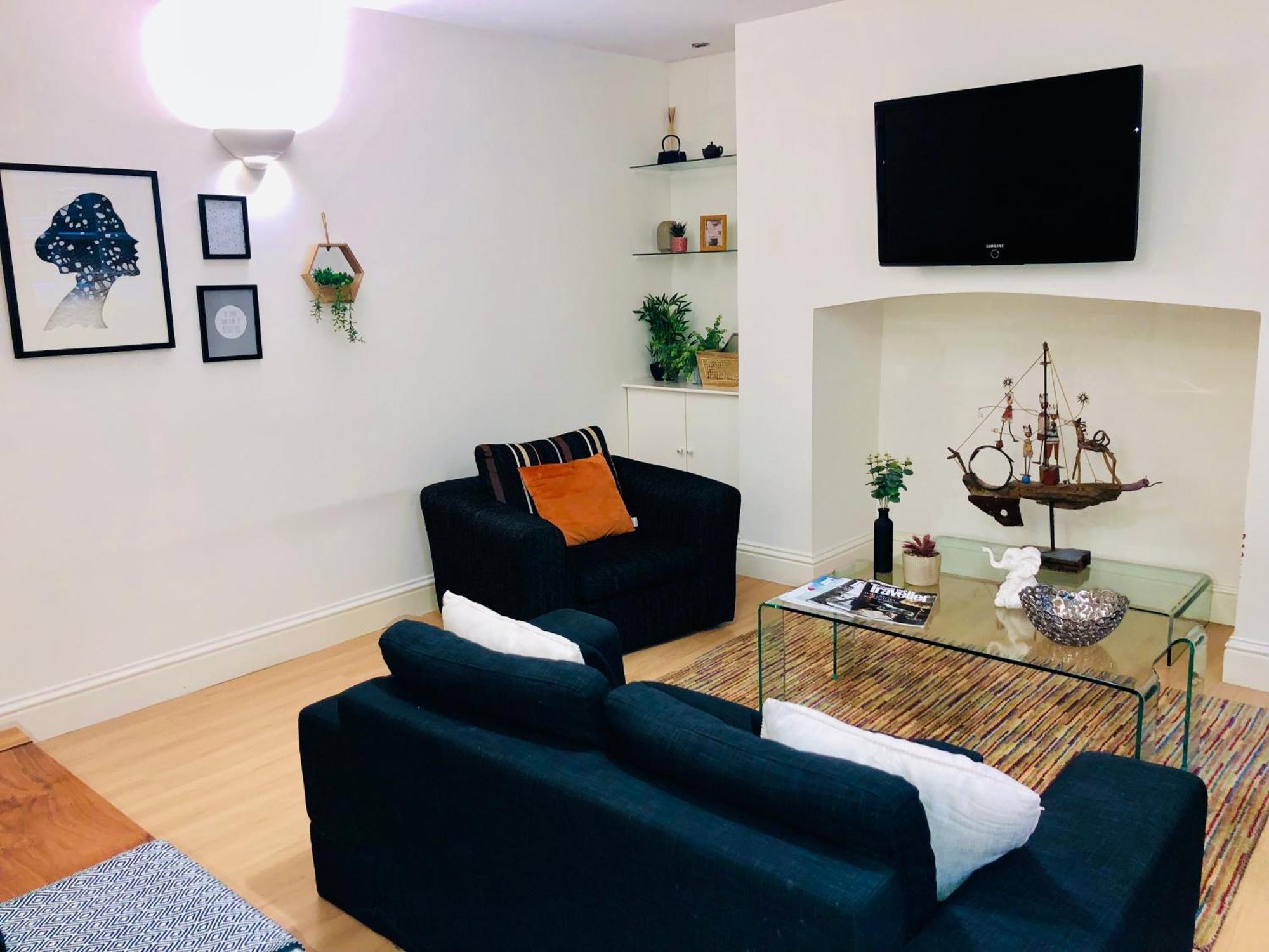 Contemporary Large Apartment In An Ideal Location 바스 외부 사진